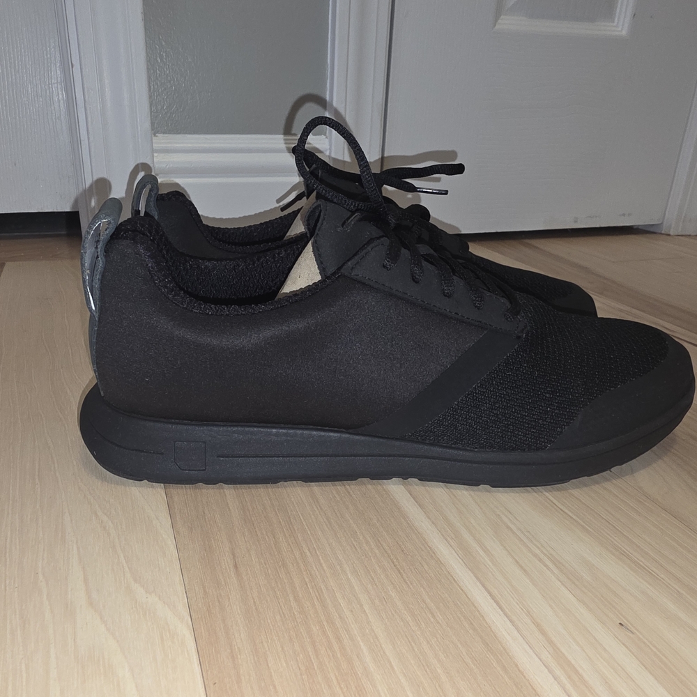 York Athletics Sleek Black Men's Sneakers